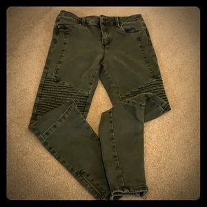 Almost new, ankle zip.